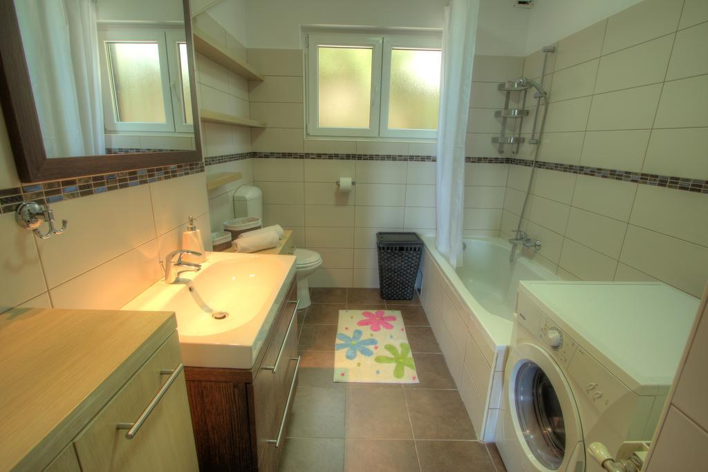 Lena Apartmán